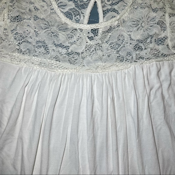 Women’s Green Envelope Lace Yoke Blouse - Picture 6 of 12